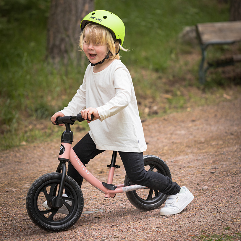Mit einem Laufrad erleichterst Du den Übergang zum Kinderfahrrad, wodurch das Fahrradfahren lernen leichter und schöner wird!