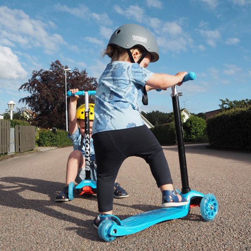 Was gibt es Schöneres für Kinder, als auf einem tollen Roller durch die Gegend zu sausen und neue Tricks zu lernen? Bei uns findest Du viele coole Tretroller und Kickbikes mit zwei Rädern oder drei Rädern.